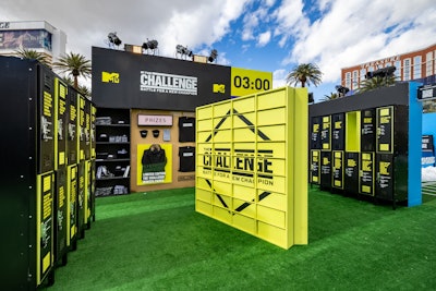 Fans could pair and test their skills in trivia, speed, and teamwork at a replica of the brick puzzle from MTV's The Challenge.